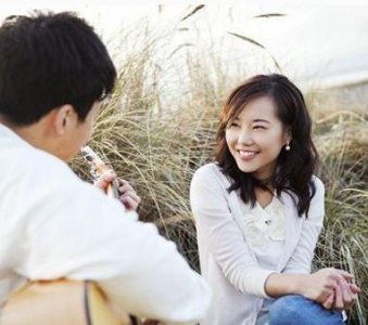 ​怎样和喜欢的女生聊天找话题(女人素质和修养)