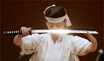 ​一个日本军人切腹自尽全过程：看着极其痛苦，却不可以吭一声