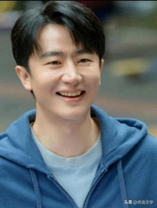 ​家人们谁懂！黄金单身汉黄轩恋情曝光，神秘女友竟是她？