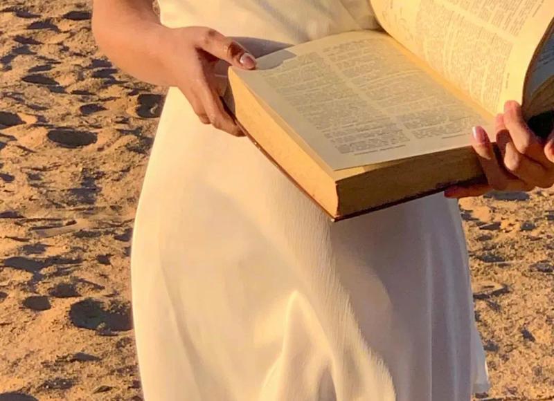 抖音独居女孩文案（抖音独居女孩文案怎么写）