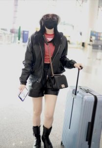 ​陈妍希带火了一种穿法，叫“上保守、下露肤”，为博眼球也是拼了