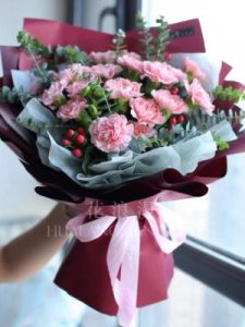 ​康乃馨寓意(康乃馨适合送什么人)