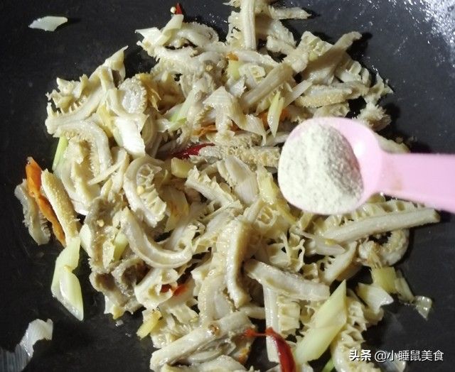 肚丝怎么炒好吃（教你超简单爆炒牛肚丝的家常做法）