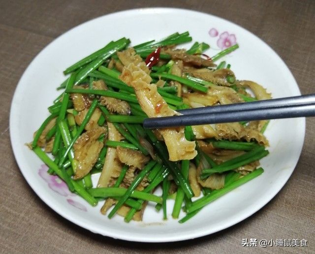 肚丝怎么炒好吃（教你超简单爆炒牛肚丝的家常做法）