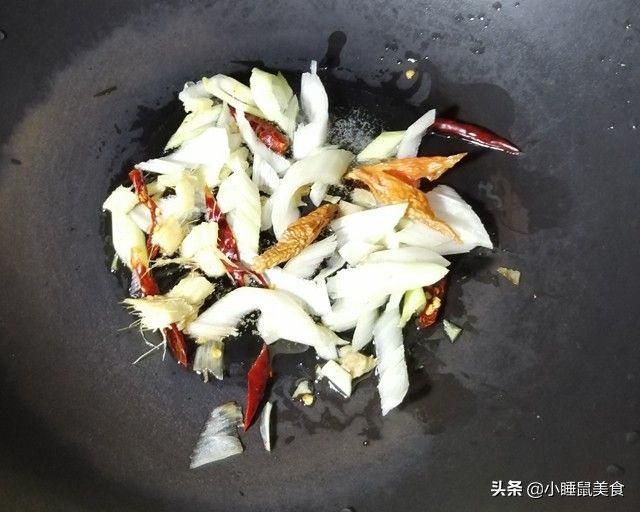 肚丝怎么炒好吃（教你超简单爆炒牛肚丝的家常做法）