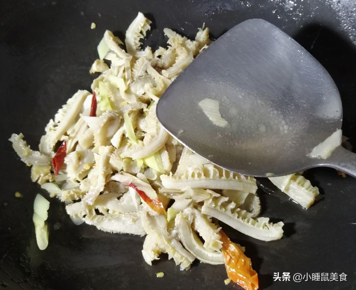 肚丝怎么炒好吃（教你超简单爆炒牛肚丝的家常做法）
