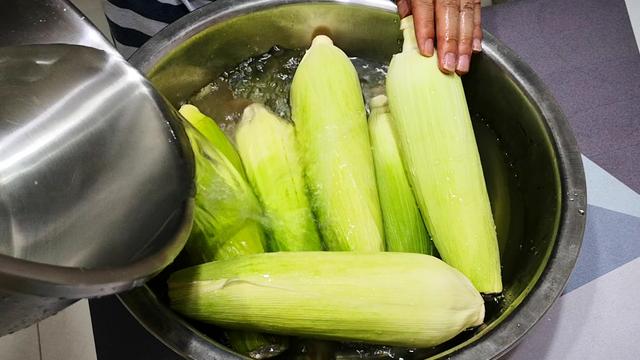 如何煮玉米才能又糯又香（煮玉米要牢记5要点）(4)