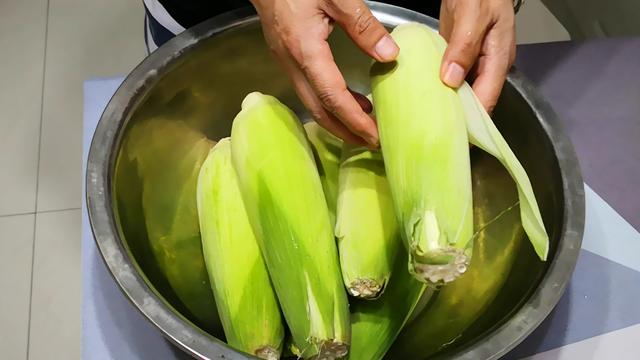 如何煮玉米才能又糯又香（煮玉米要牢记5要点）(3)