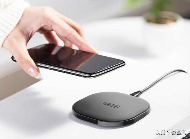 手机无线充电怎么使用（无线充电的优缺点介绍）