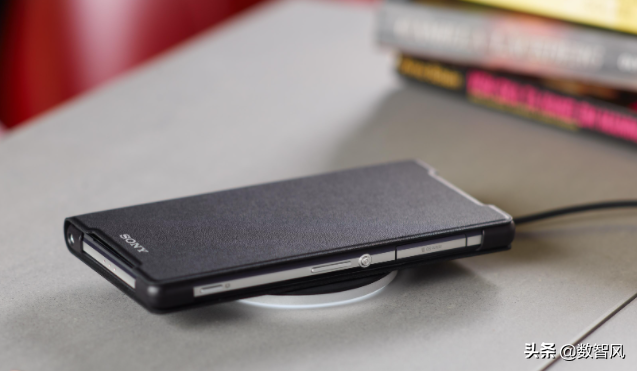 手机无线充电怎么使用（无线充电的优缺点介绍）