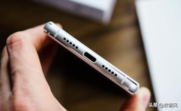 手机无线充电怎么使用（无线充电的优缺点介绍）