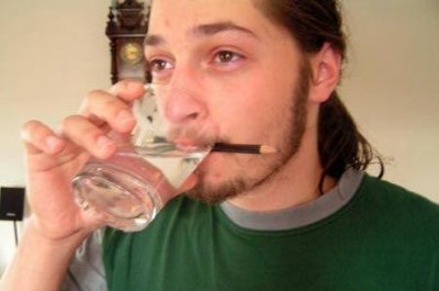 ​打嗝怎么办 怎么止嗝(打嗝怎么办 教你止嗝小方法)