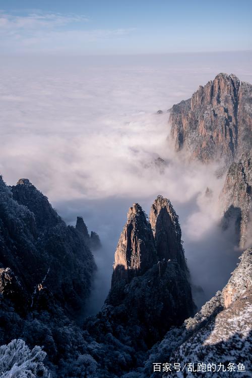 3、南山省级自然保护区，国家5A级景区，以“奇峰、怪石、云海、雾凇、温泉”五绝而闻名，它以自然景观和人文景观、奇峰异石、溶洞和地下河、溶洞景观、地质地貌景观、溪流景观结合的山水型风景名胜区。