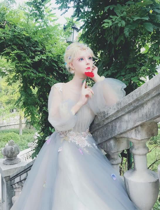 走红网络的“芭比女孩”，因长相遭质疑，妈妈秀儿子颜值打脸众人