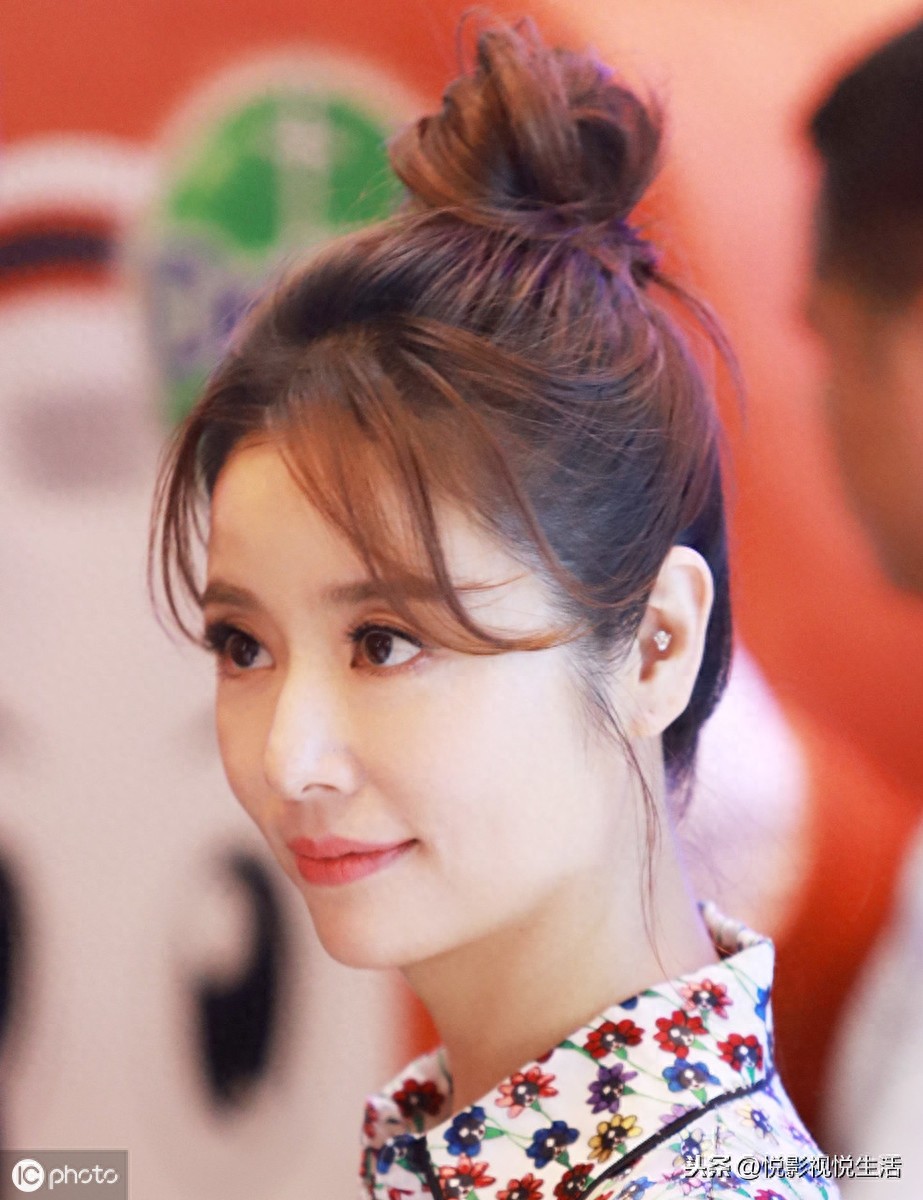 《情深深雨濛濛》：她用迷人的双眸、醉人的笑容征服了亿万观众