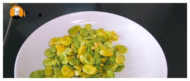 教你蚕豆简单做法，只需一炸一炒，蚕豆又香又脆，那叫一个赞！