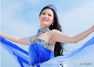 ​她登上春晚13次，不仅是歌唱家，34岁还成为了博士